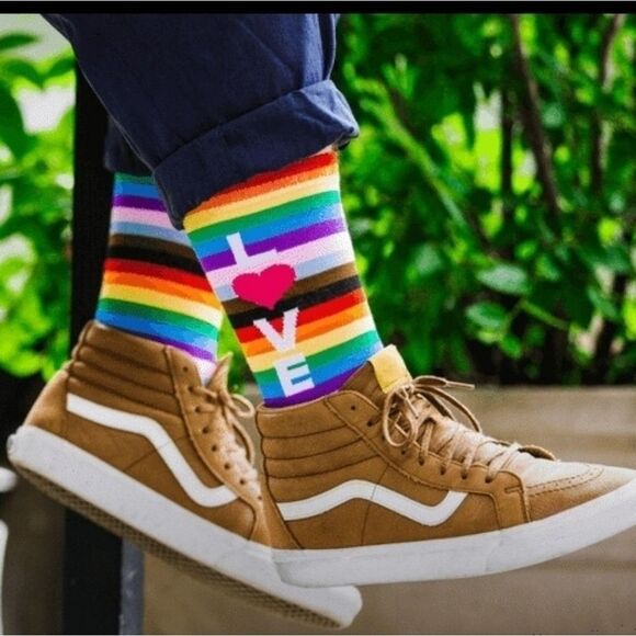T-Mobile Rainbow Crew Socks S-M Love Pink Heart Pride Limited Edition 1 Pair New - Picture 1 of 6